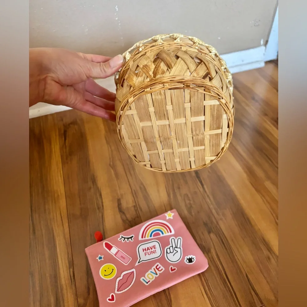 Valentine’s Day gift basket spa set edu de parfum socks nail polish face mask - Picture 12 of 16